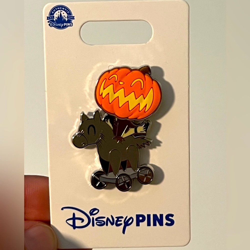 DISNEY Headless Horseman Halloween Pin